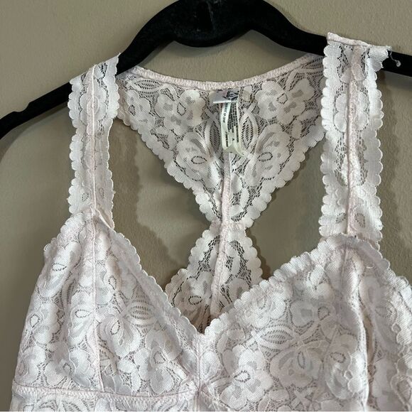 ✨ Intimately Free People Light Pink Lace Bralette XS - Picture 2 of 8